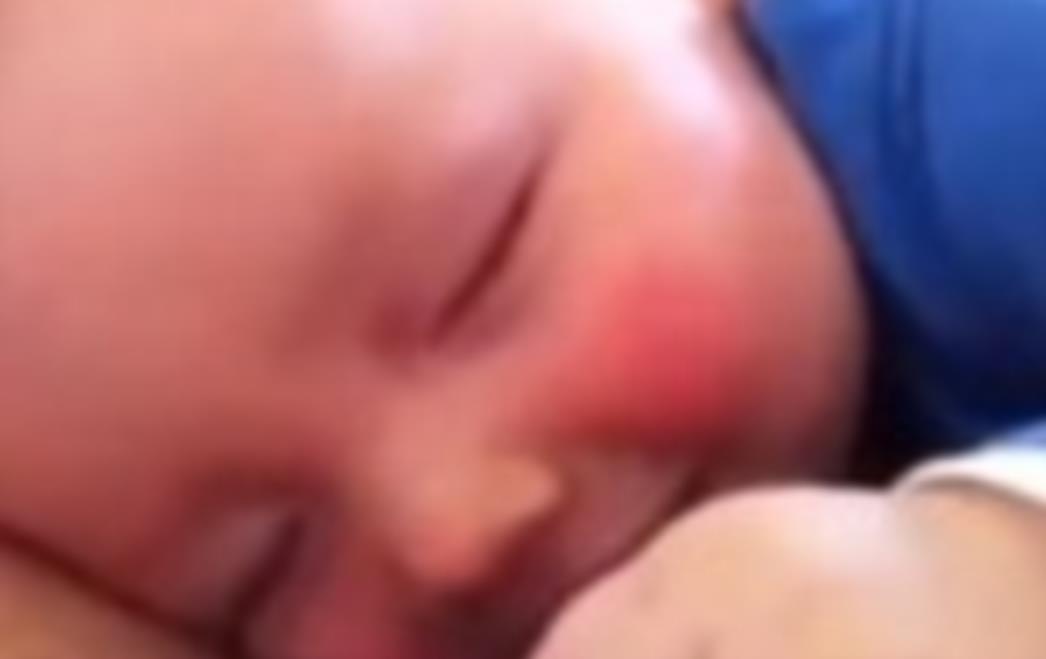 VIDEO DANA: Smijeh bebe dok spava