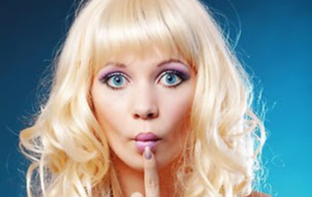 VIC DANA : Plavuša i kondomi 