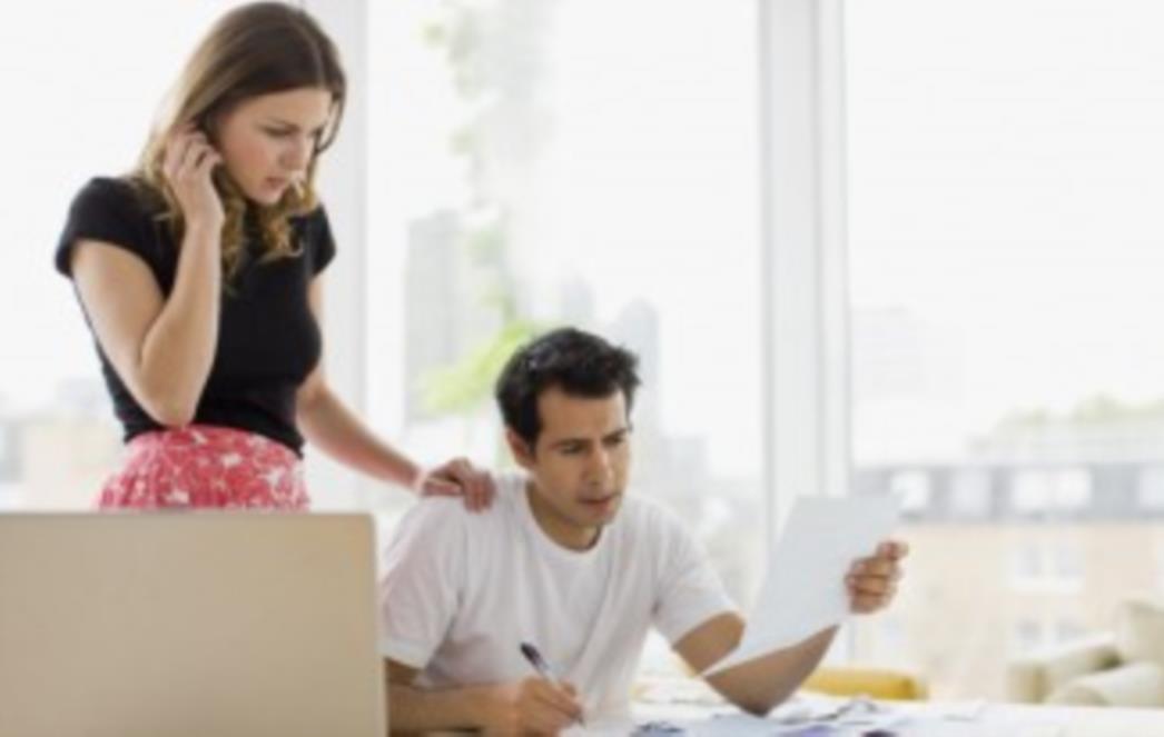 Svaku treću ženu u Hrvatskoj partner zlostavlja – ekonomski!