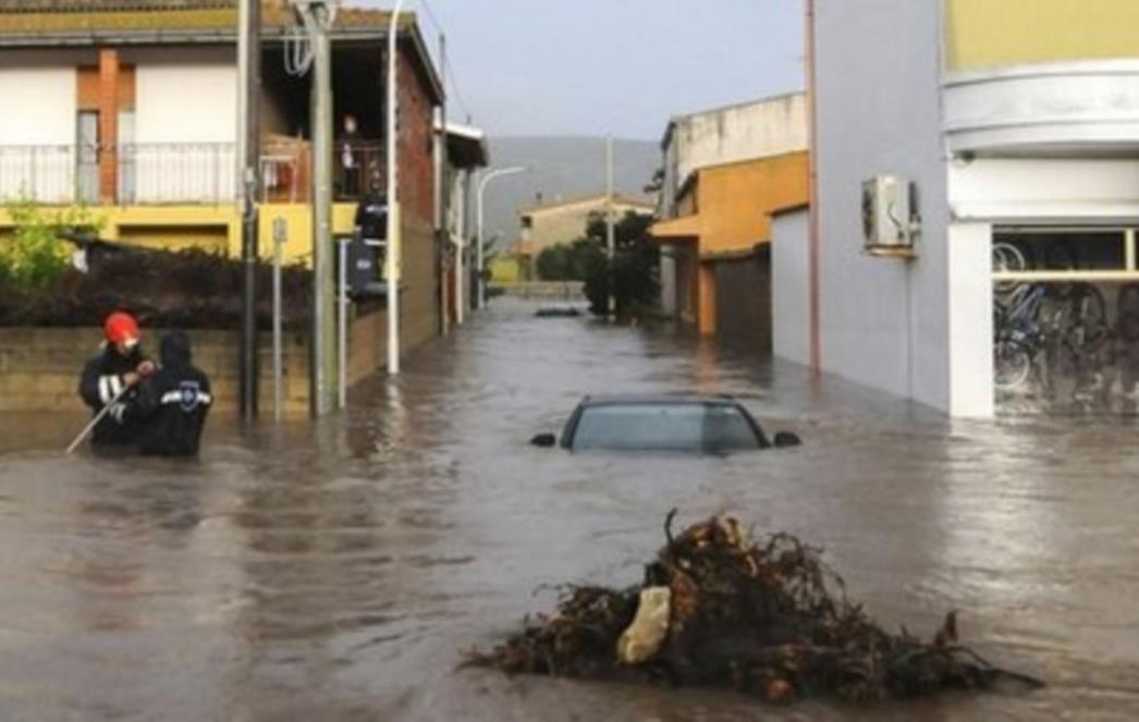 'VEDRAN' NA PUTU PREMA HRVATSKOJ, U ITALIJI ODNOSI ŽIVOTE: Na Sardiniji palo do 370mm kiše, 17 mrtvih, brojni ranjeni (FOTO)
