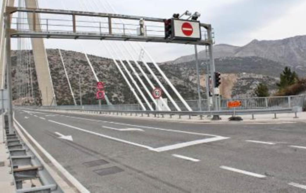 Jaka bura na dubrovačkom području: Zatvoren most dr. Franja Tuđmana za prvu skupinu vozila, letovi kasne!