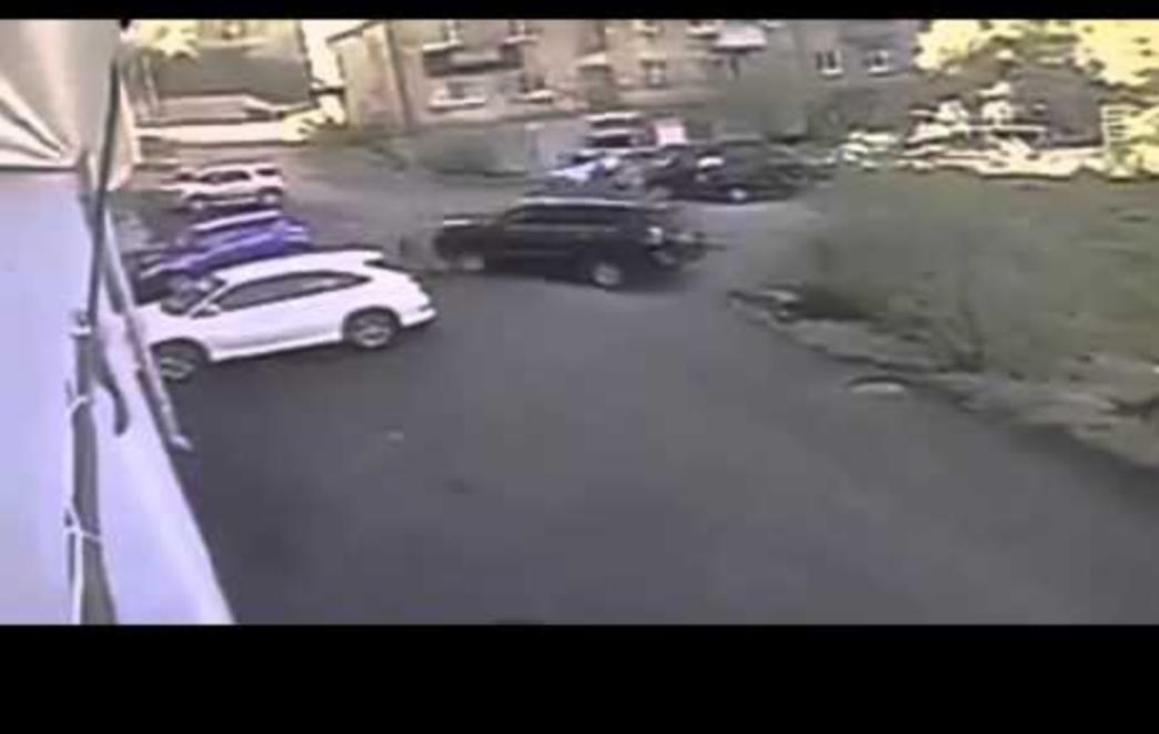 Može li netko objasniti ženi kako se vozi džip? /VIDEO/