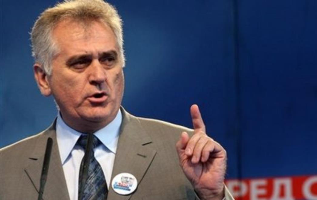 'KLEČIM, TRAŽIM OPROST I POMILOVANJE ZA SRBIJU' Tomislav Nikolić se ispričao za zločine u Srebrenici!