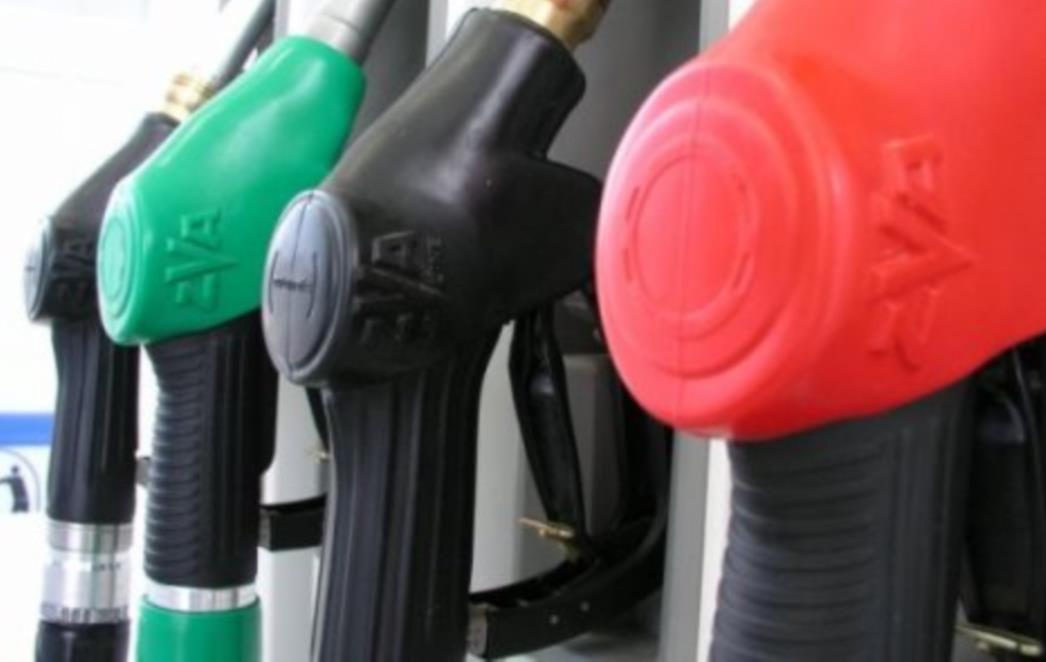 Gorivo od ponoći jeftinije: Za litru benzina 30-ak lipa manje, a za litru dizela 10-ak lipa manje