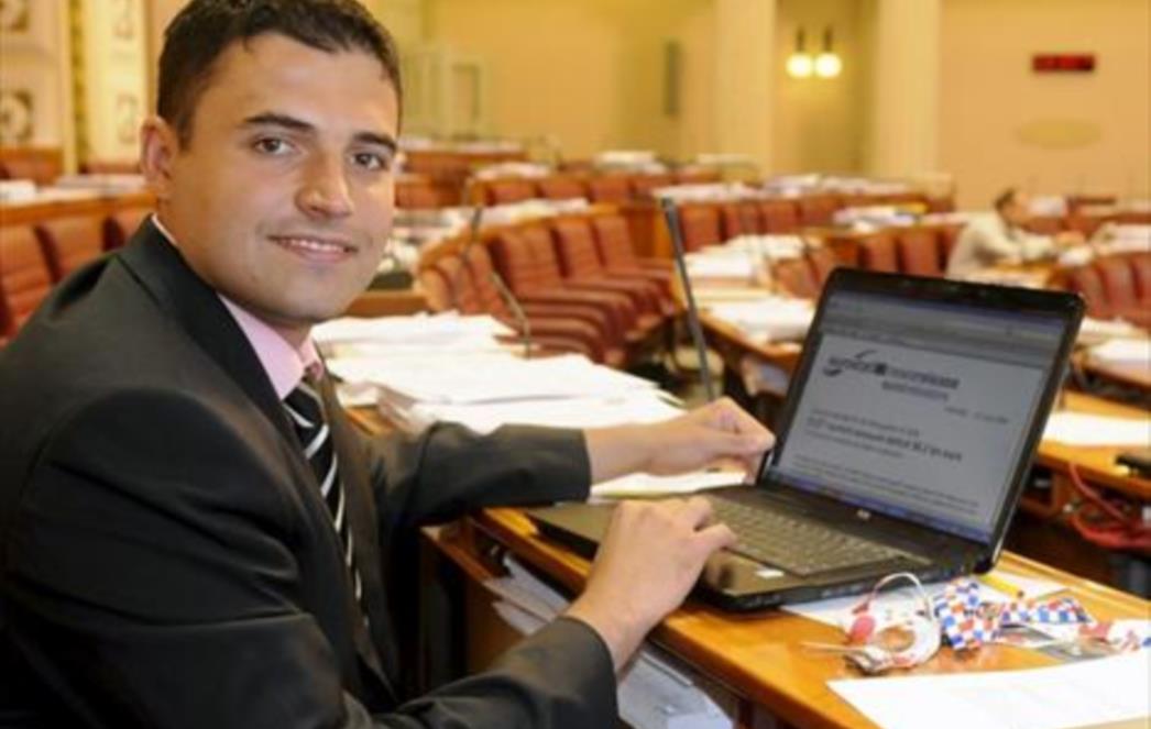 Zbog strmoglavog pada SDP-a Bernardić i Komadina grupiraju dio vladajućih protiv Zorana Milanovića
