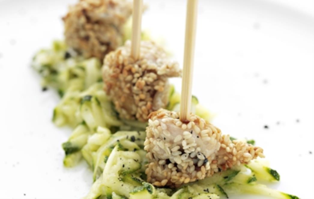 RECEPT DANA: Srdelice u sezamu na mariniranoj tikvici