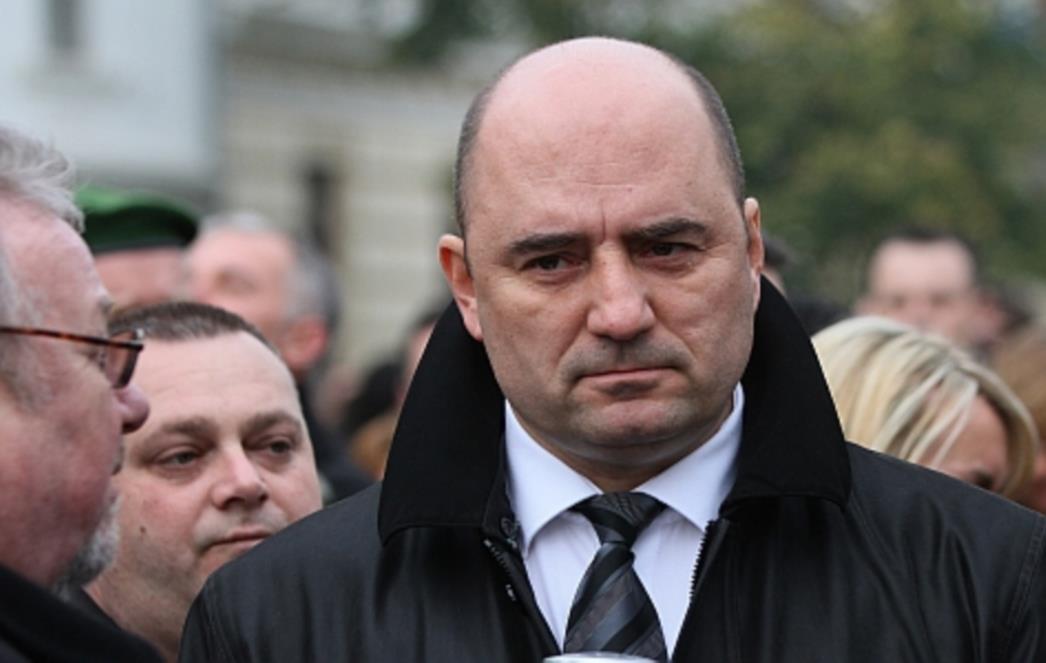 Država na koljenima po svim pitanjima, a partija se danima bavi diplomom Milijana Brkića
