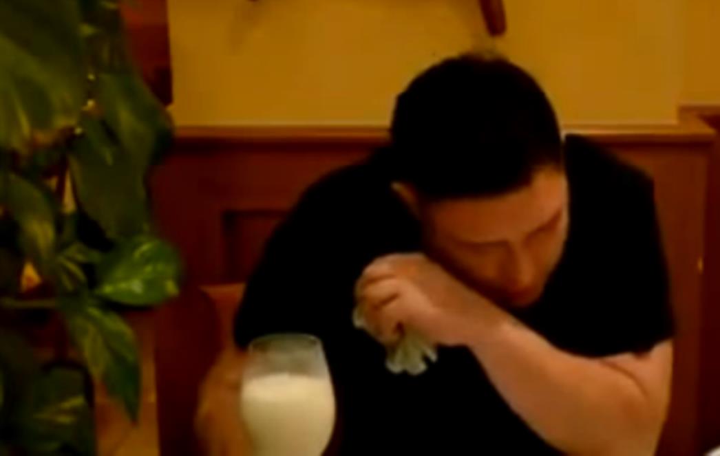 STO PSOVKI U SEKUNDI: Kad Bosanac pojede najljuću papričicu na svijetu (VIDEO)