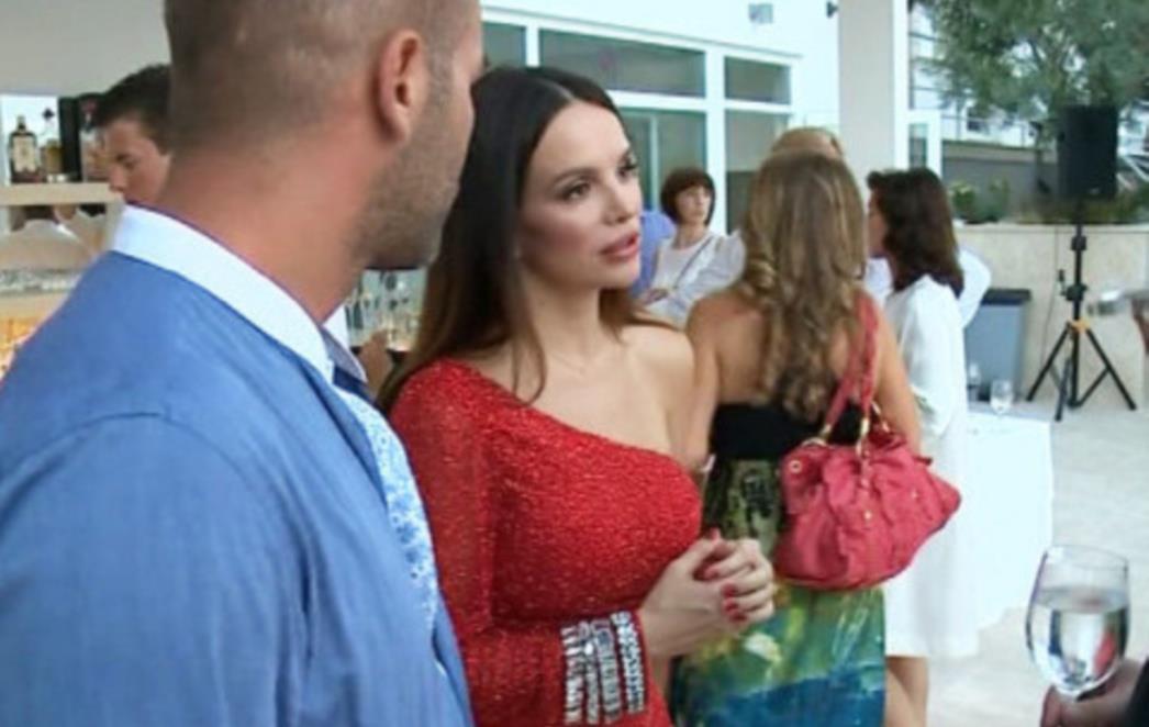Severina plijenila pažnju u vatreno crvenoj haljini