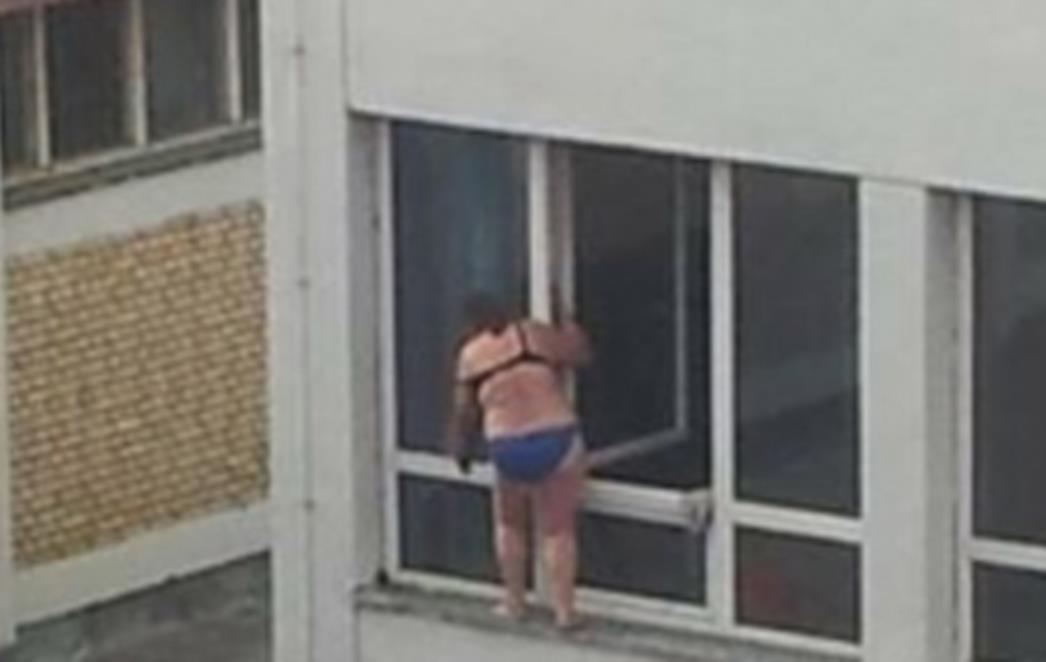 Ekonomska škola u Banja Luci: Školski prozor čisti u gaćicama!