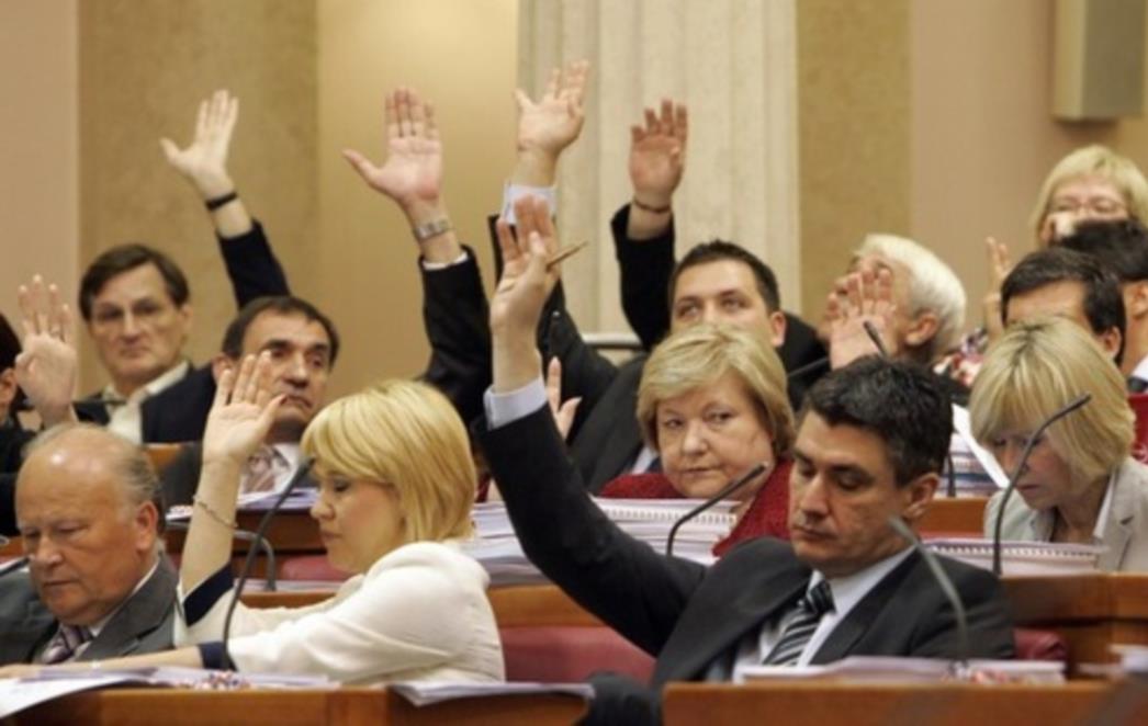 IZVANREDNA SJEDNICA SABORA RH: Mijenjanje Ustava maknuto s dnevnog reda, rasprava tek u siječnju!