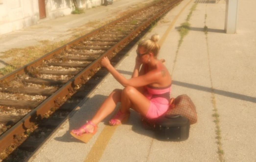 Sjela na kofere uz prugu: Ava u Splitu čekala vlak za Hvar!?