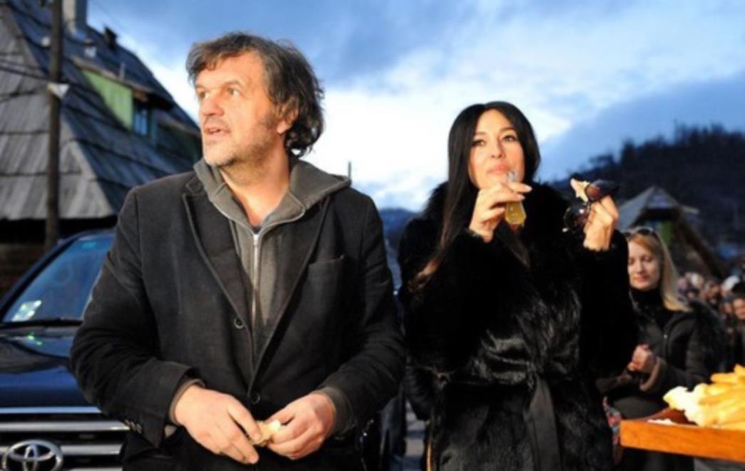 MALO SE NAPILA: Belucci trusila rakije i zabavljala se do jutra!