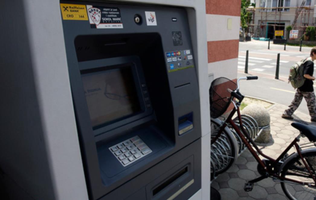 PRIPAZITE ako podižete gotovinu na bankomatima - evo što banke rade!
