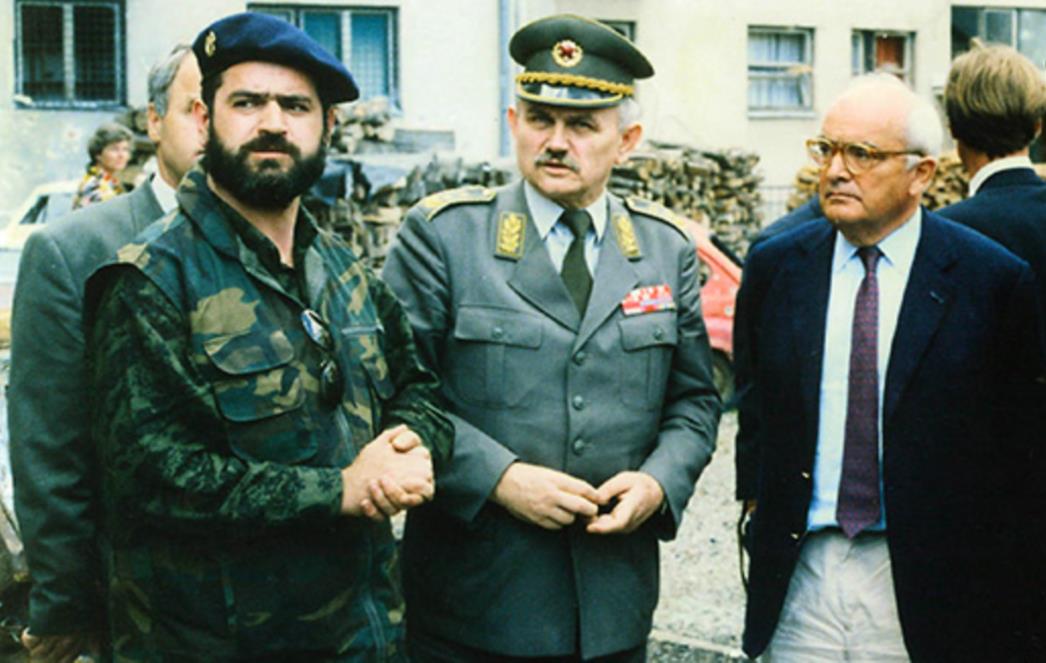 PRAVO LICE VEČERNJEG LISTA? Zloglasnom krvniku naslovnica nedjeljnog izdanja "Večernjaka"