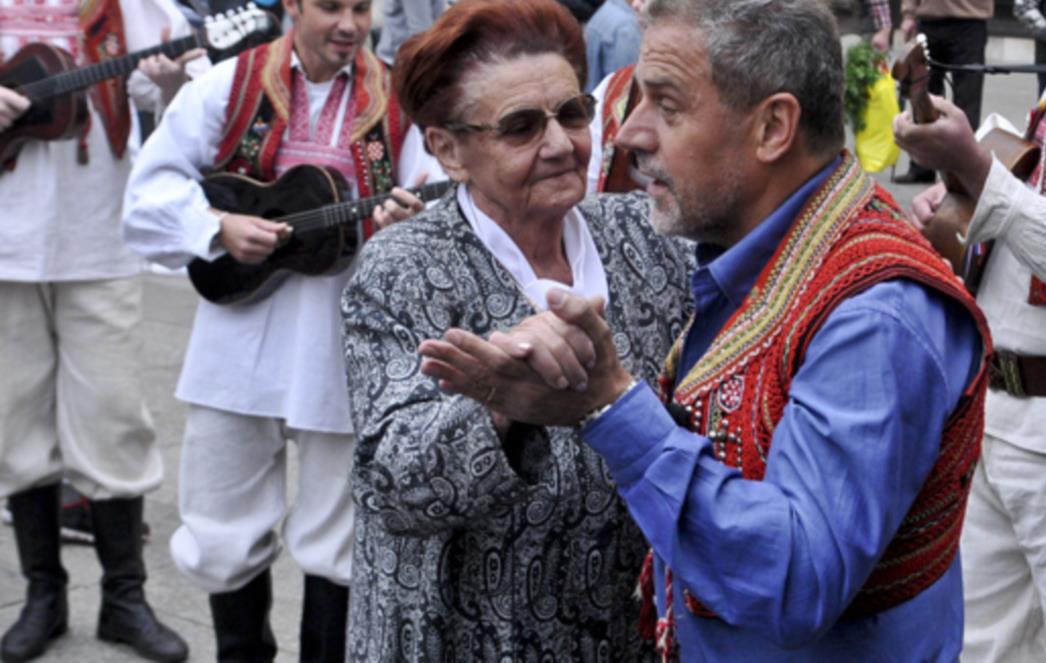 GRAĐANI ZASULI BANDIĆEV ZID PORUKAMA PODRŠKE 'Ne dirajte u Bandića, dirnuli ste u narod'