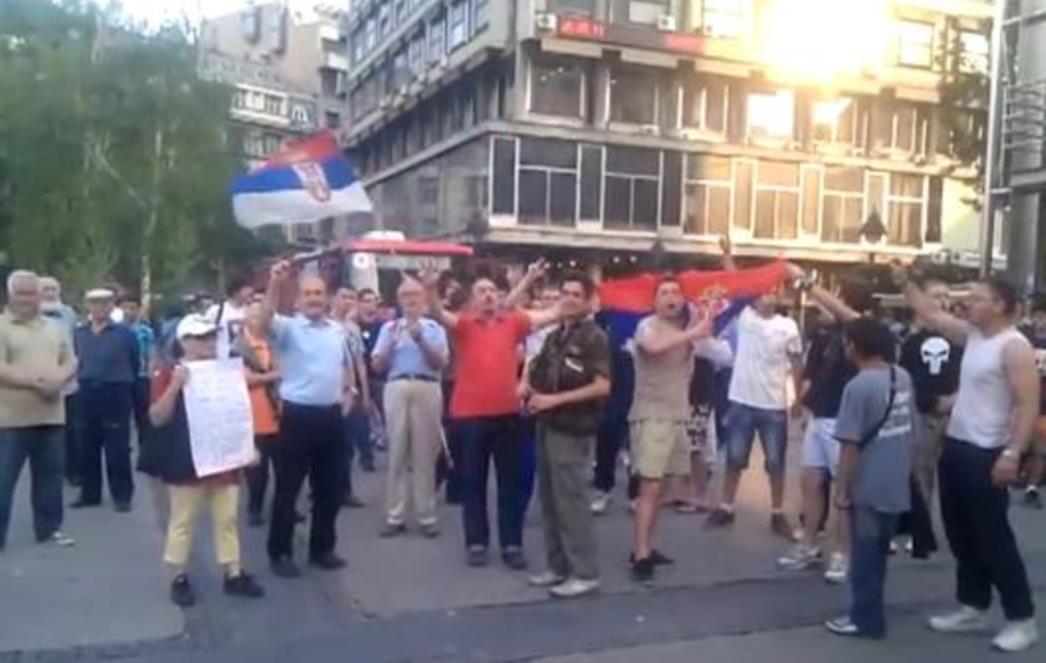 VIDEO Stotine prosvjednika u Lazarevu i Beogradu: Ne damo Mladića, evo vam Tadića!