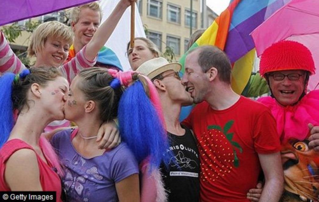 Novo istraživanje otkriva zašto preživljavaju gay geni 