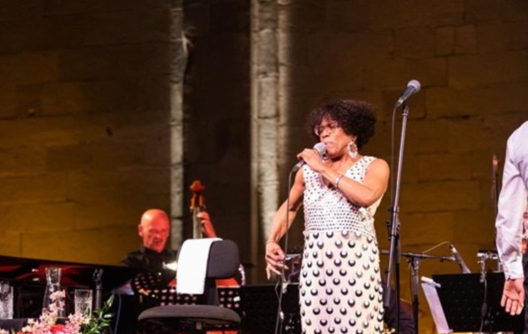 ODUŠEVILA PUBLIKU Dee Dee Bridgewater nastupila ispred Katedrale (FOTO)
