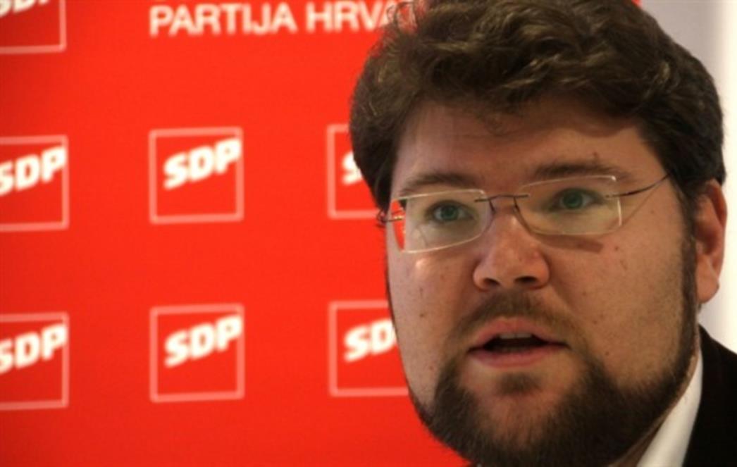 SDP ima novog jastreba: Stručnjak za Thompsona, brak, ustav, hobotnice, referendume, ćirilicu...