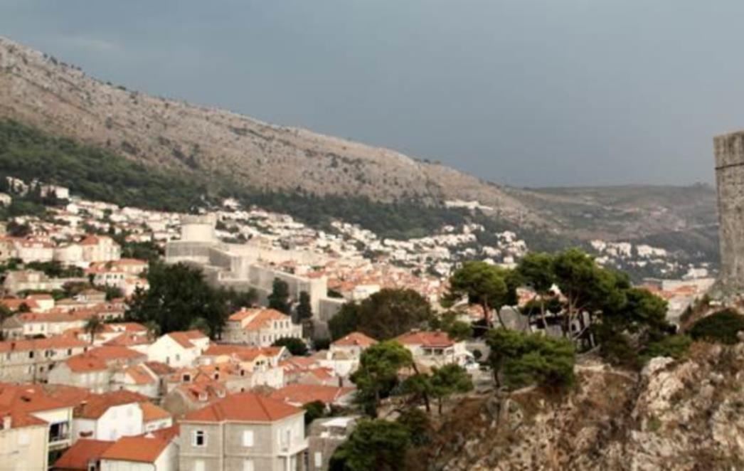 STIGLA ZDRAVKA! Osjetan pad temperature, u Dubrovniku jutros samo 12 stupnjeva i jaka bura!