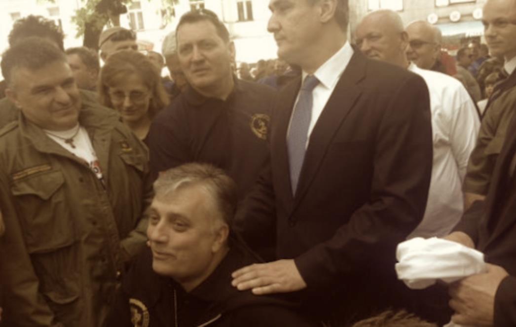 Kako je došlo do one neobične slike premijera i Glogoškog