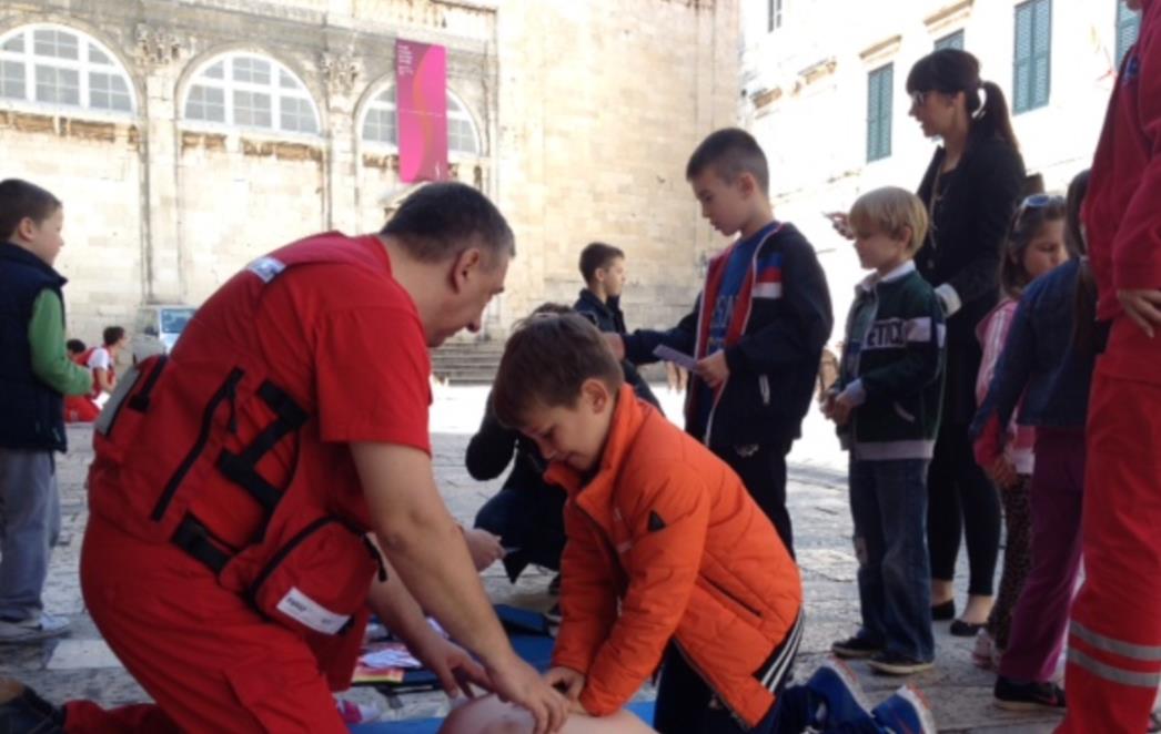 Obilježen Nacionalni dan hitne medicinske službe na Stradunu: Ministar Ostojić zadovoljan njenom kvalitetom!