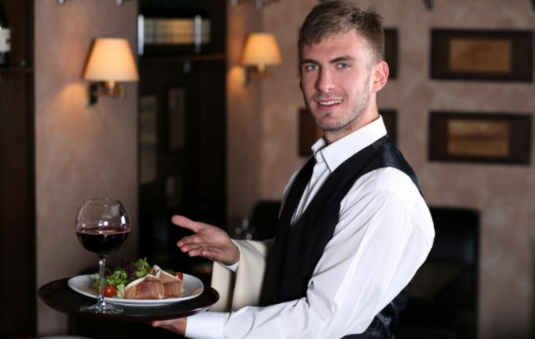 Smiju li konobari uzimati napojnice?