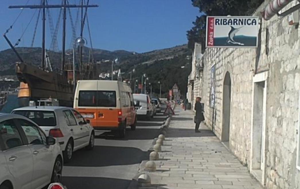 SVE PO STAROM U DUBROVNIKU Gruž u potpunosti blokiran, čeka se na mjestu i po 20-tak minuta!