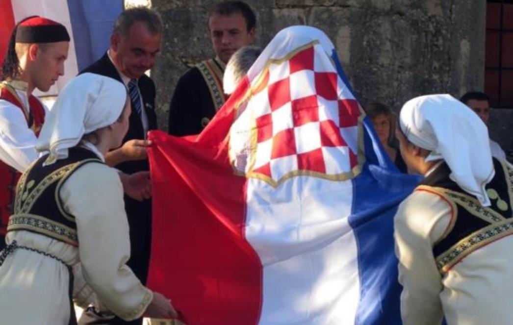 HEROJI NIKADA NE UMIRU: U Ravnom podignut spomenik Nikoli Niku Brajiću (FOTOGALERIJA)