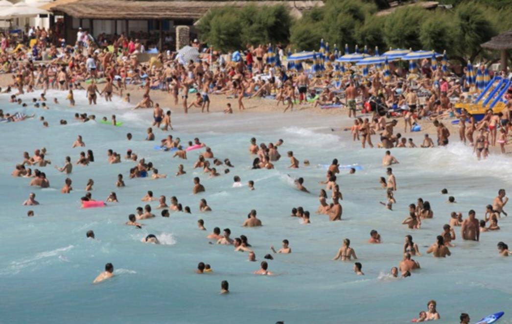 VOZAČ AUTOBUSA IZ DUBROVNIKA BLUDNIČIO NA PLAŽI:  'Spustio je hlače i tražio tijela'