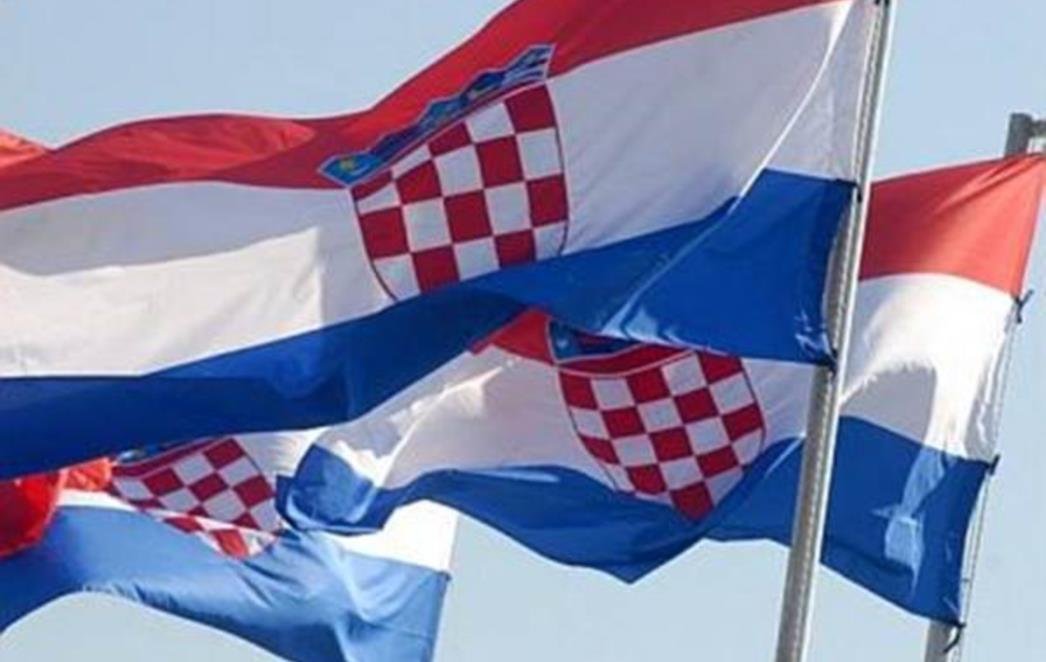 POHRVAĆIVANJE Banja Luka u panici zbog albuma za Euro: Ne želim da mi dete govori `izbornik reprezentacije`