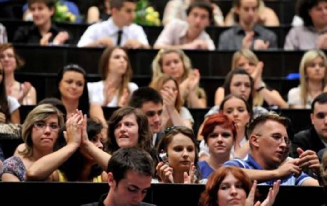 Više djevojaka upisuje fakultete i više ih diplomira