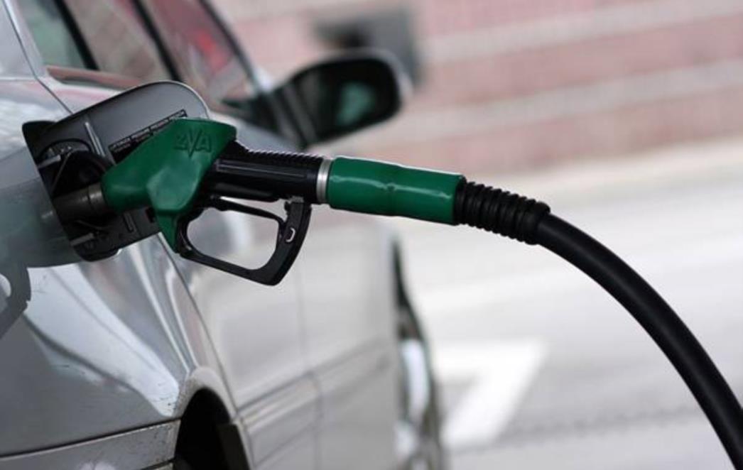 Od ponoći niže cijene benzina, eurodizel skuplji 