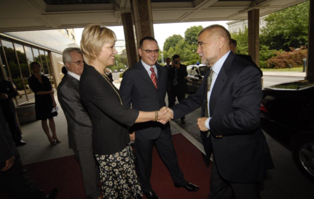 LJUBAVNI ČETVEROKUT: Sina Karli dobila otkaz