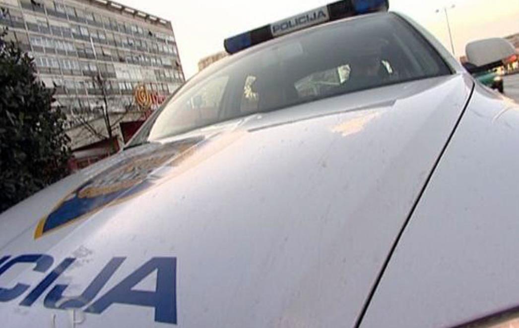 Maloljetnik provalio u rent-a-car i ukrao motor
