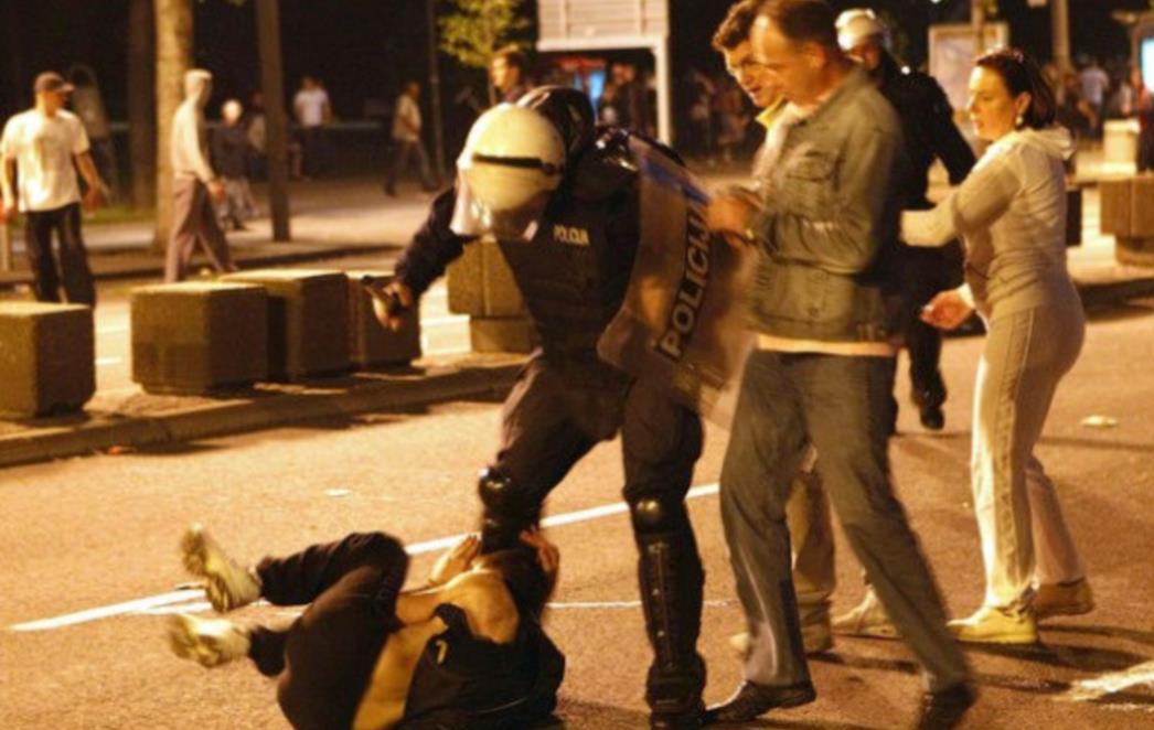Krvavi skup potpore Mladiću: Deseci ozlijeđenih, više od 100 uhićenih