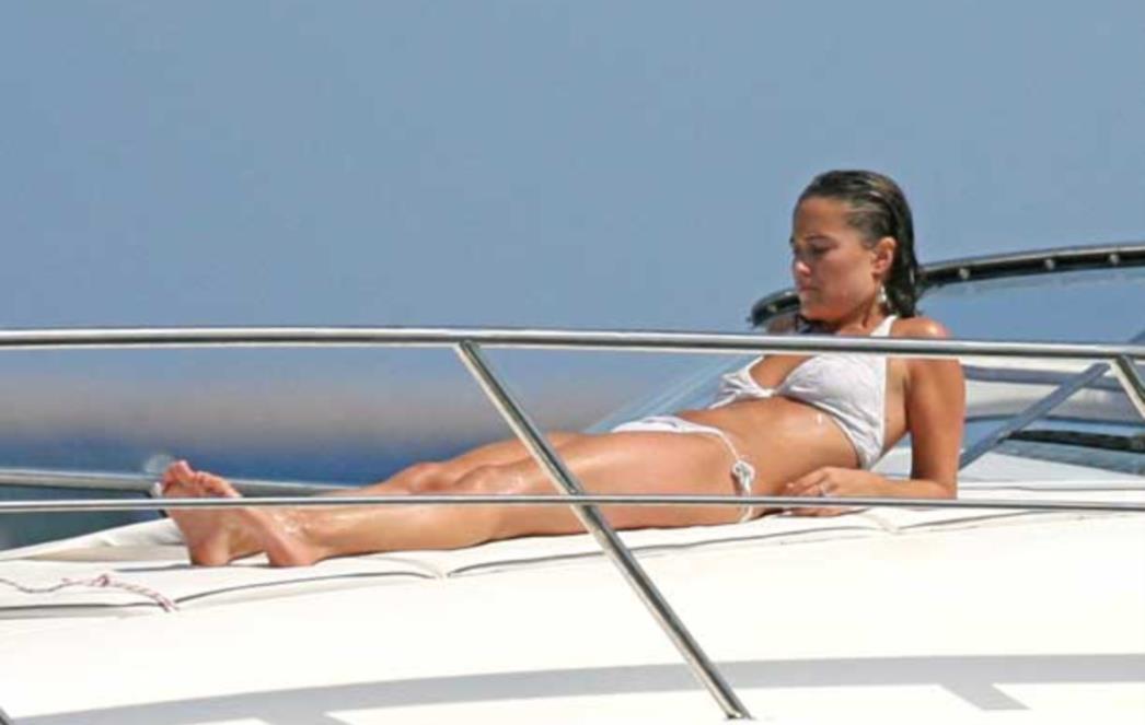 Kate i Pippa Middleton u bikiniju