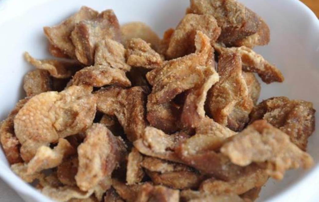 LAGALI SU VAS: Slanina, čvarci i špek NISU štetni za zdravlje!
