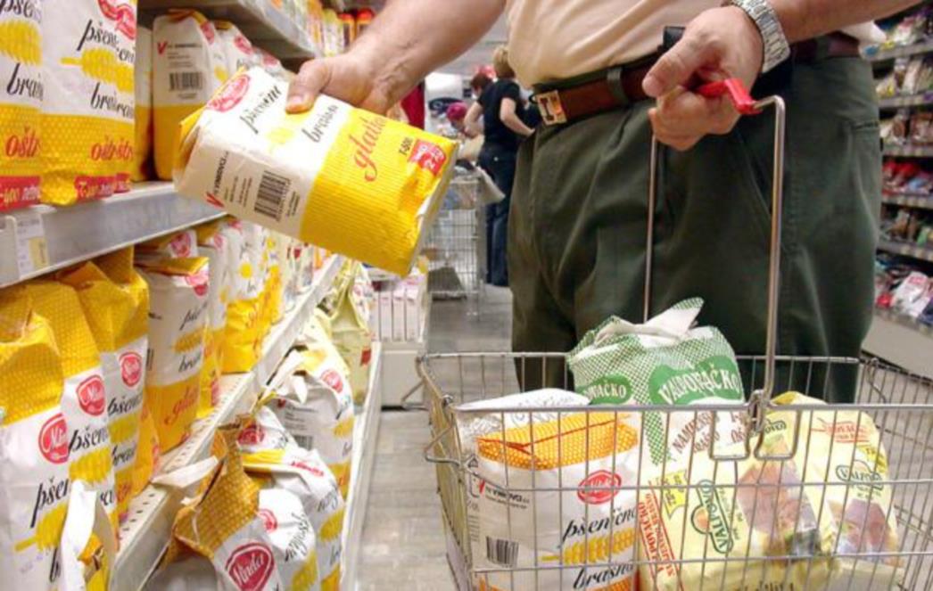 Skuplje brašno, jaja i meso, uoči Božića novi udar na standard građana