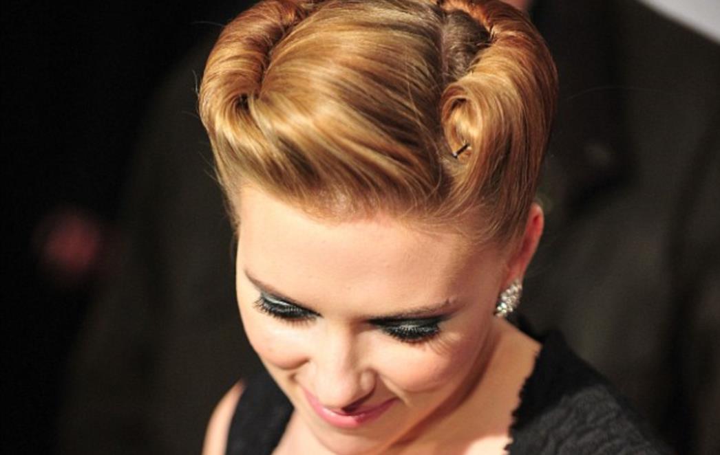 PUN POGODAK Scarlett Johansson kao diva iz 50-tih (FOTO)