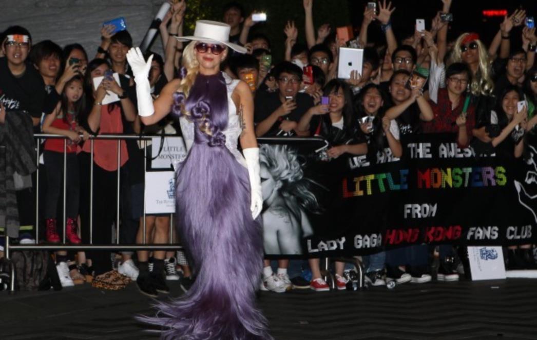 Lady Gaga ponovo šokirala haljinom od 'kose'