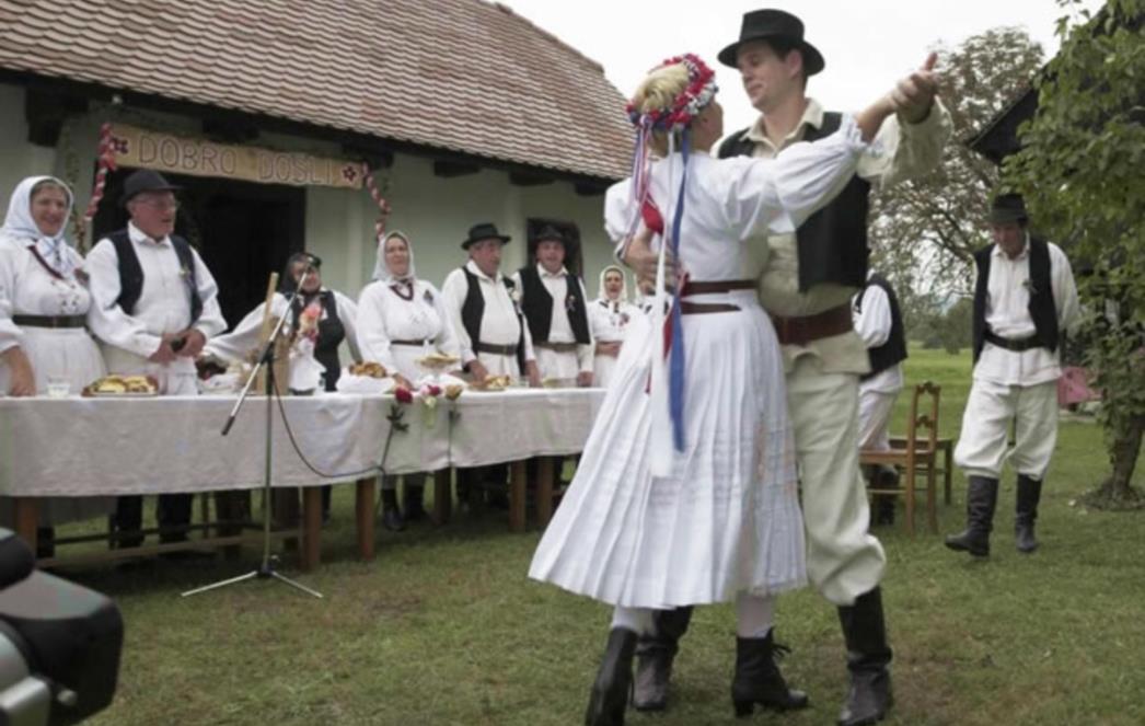 KRVAVA SVADBA u Slavoniji, pucali na povorku, dvije osobe teže ozlijeđene