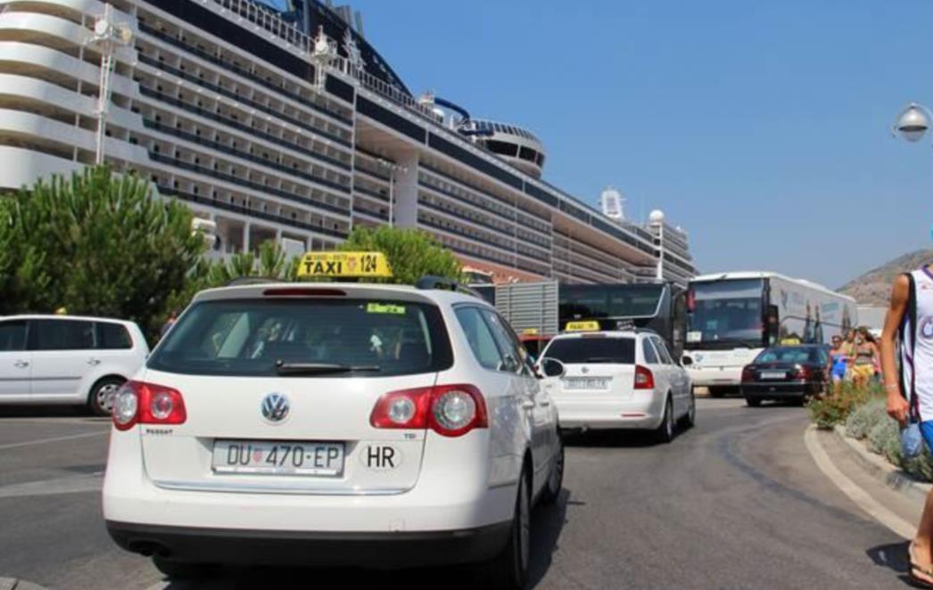 Grad Dubrovnik  trojici taksista oduzeo dozvole za rad!