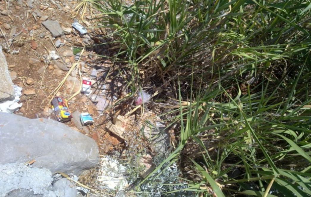 Plaža u blizini Hotela Libertas prepuna smeća, tko je odgovoran? (FOTO)