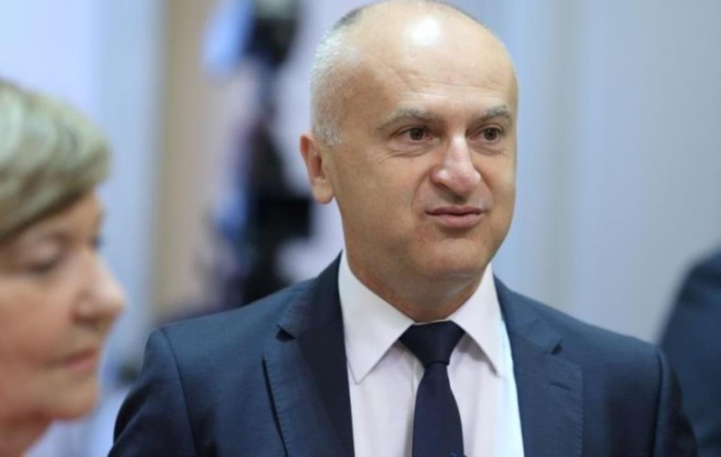 LJEVIČARSKA SELJAČINA: Pogledajte kako se ministar, citirajući poznati film, osramotio pred Hrvatima! (VIDEO)