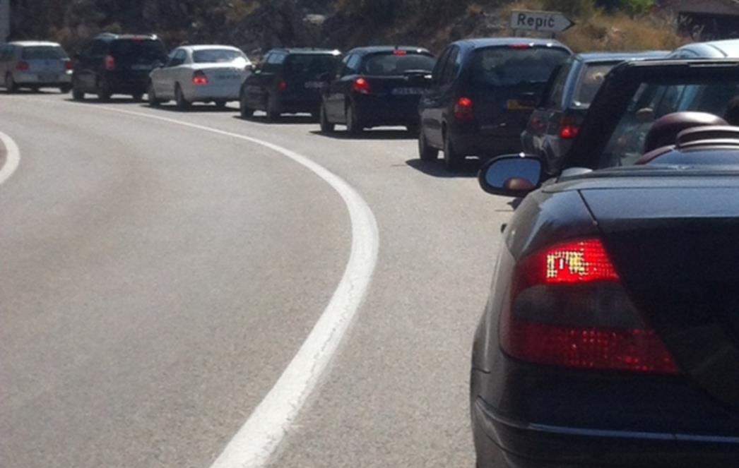 Kilometarske kolone na graničnim prijelazima Klek i Bistrina