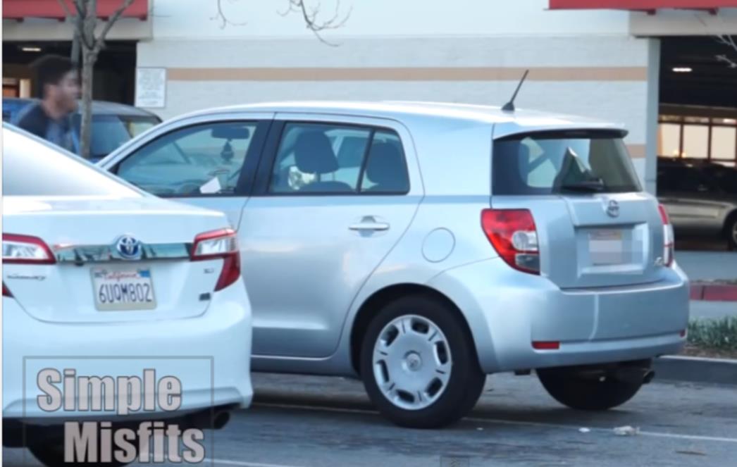 Nakon ovoga više neće niti jednom vozaču pasti na pamet parkirati se ovako! (VIDEO)