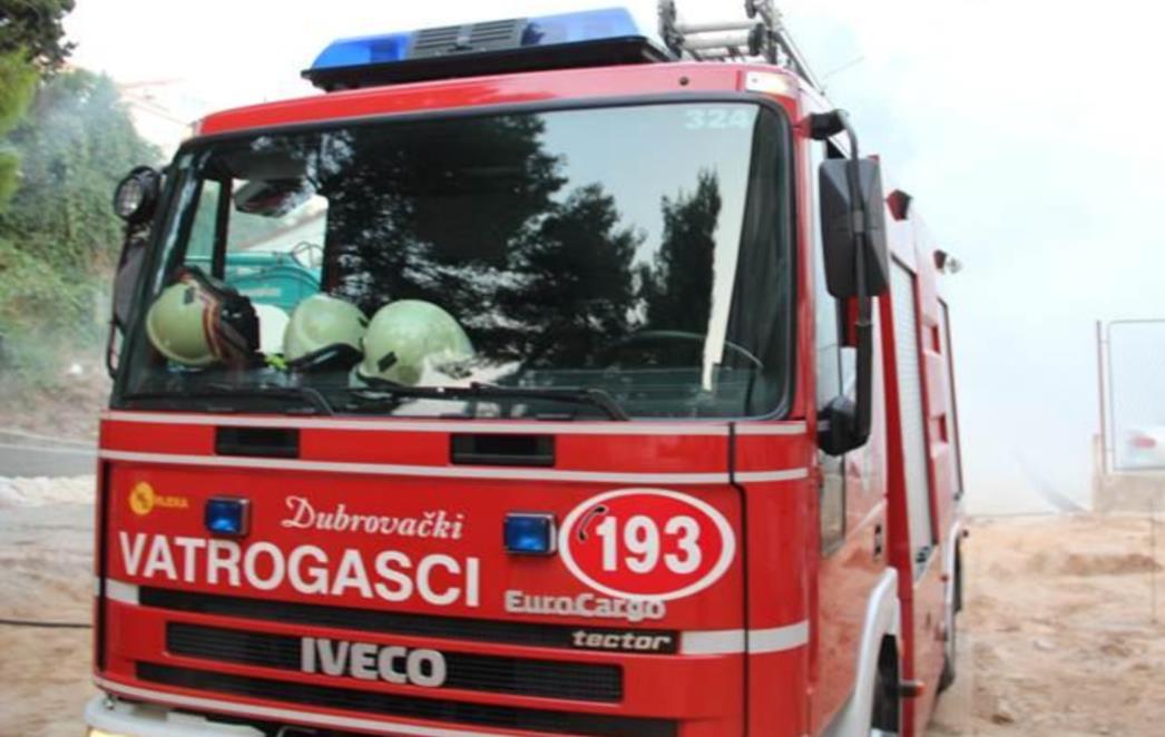   DVA POŽARA U BLIZINI DUBROVNIKA:Vatra iznad Sikirice i u blizini Ratca