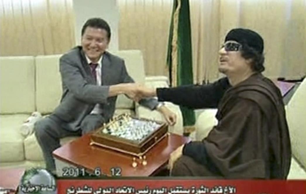 Gadafi zaigrao šah s predsjednikom Svjetske šahovske federacije